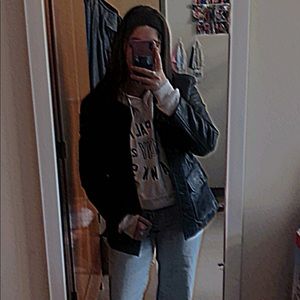 Meet your Posher, Olivia